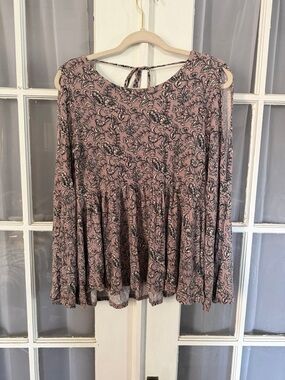 American Eagle "Soft & Sexy" Boho Shirt Cold Shoulder Cutouts and Bell Sleeves